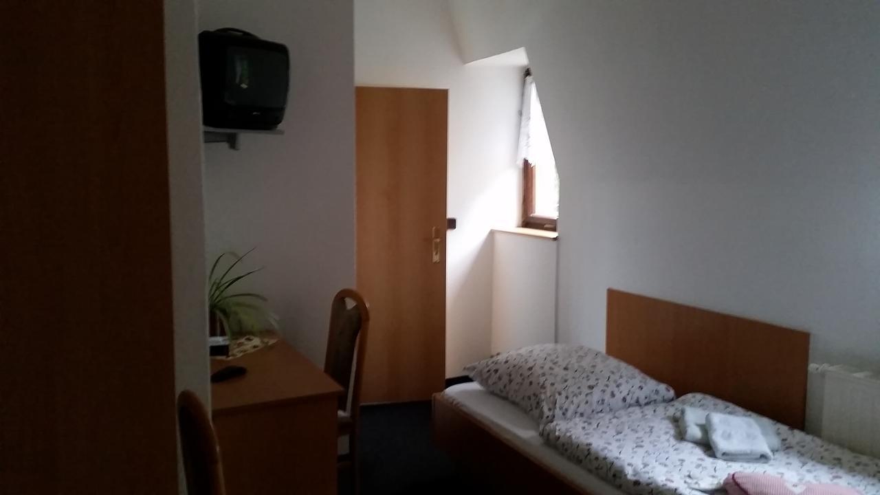 Pension Und Restaurant Die Burg Ehrenfriedersdorf Екстериор снимка