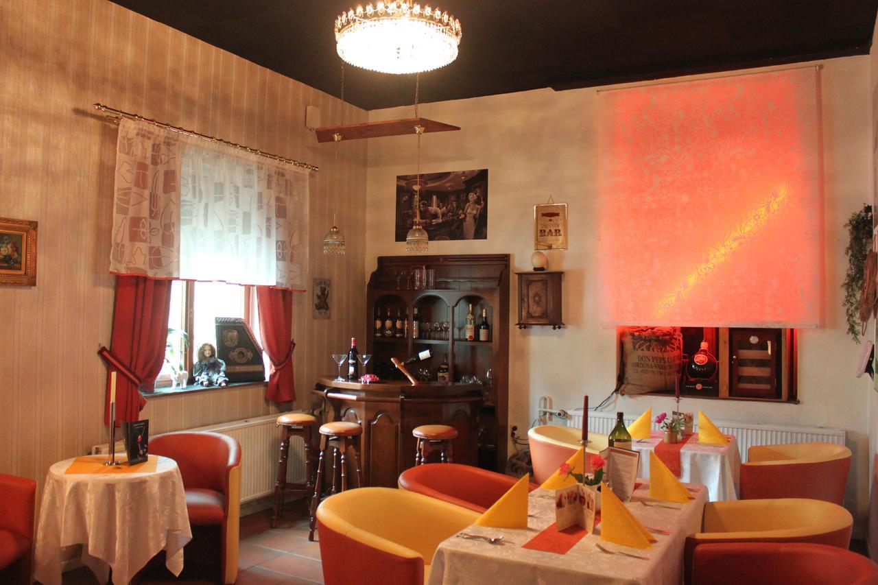 Pension Und Restaurant Die Burg Ehrenfriedersdorf Екстериор снимка