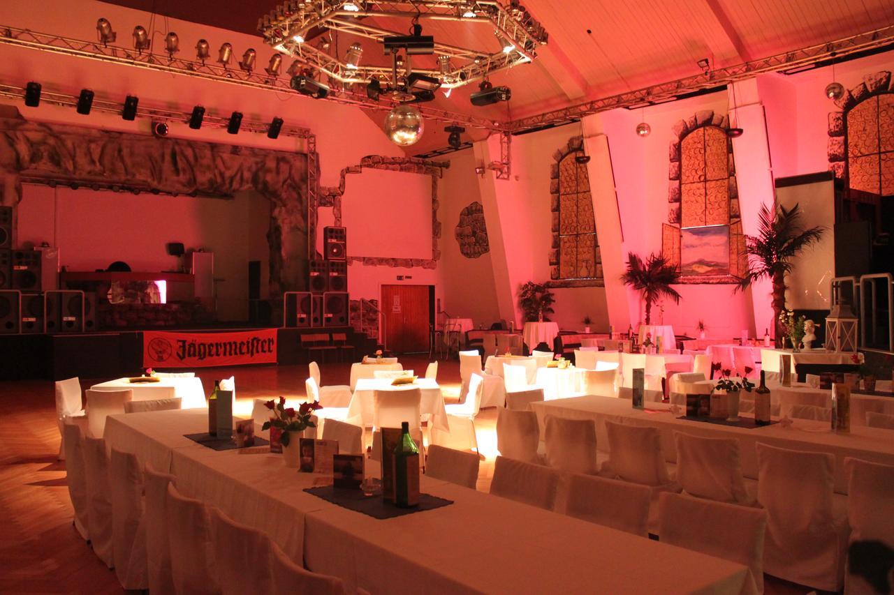Pension Und Restaurant Die Burg Ehrenfriedersdorf Екстериор снимка