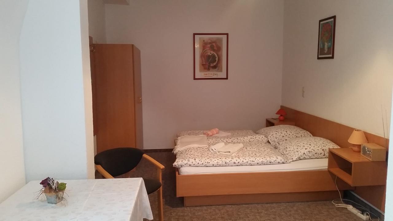 Pension Und Restaurant Die Burg Ehrenfriedersdorf Екстериор снимка